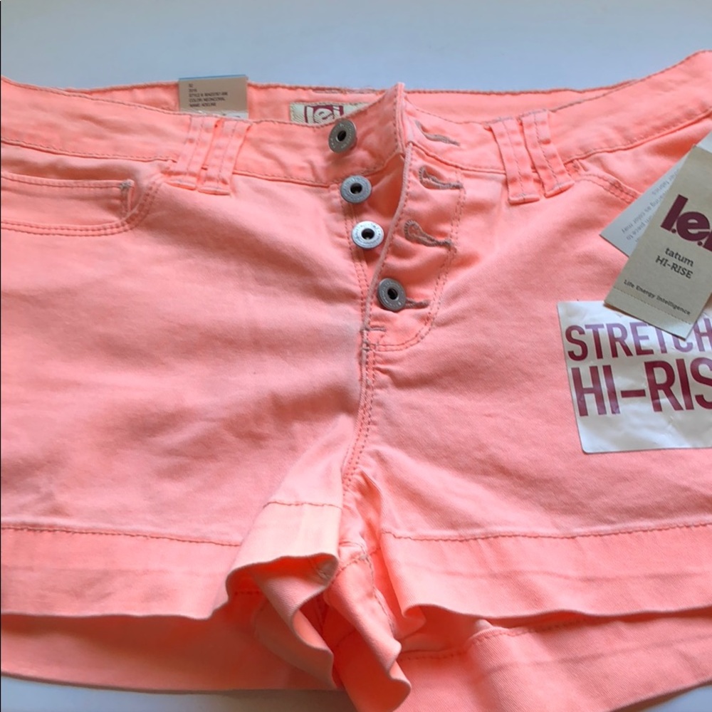 Cropped Shorts NWT. PEACH. SIZE 9